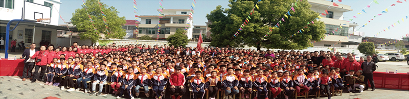 在校学生大合影.jpg